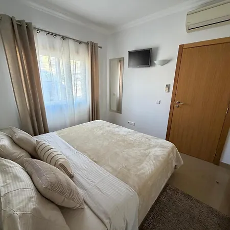 Beautiful 2 Bed Townhouse On Boavista Golf Course Lagos