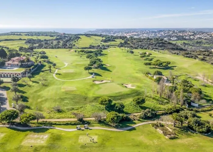 Beautiful 2 Bed Townhouse On Boavista Golf Course Lagos