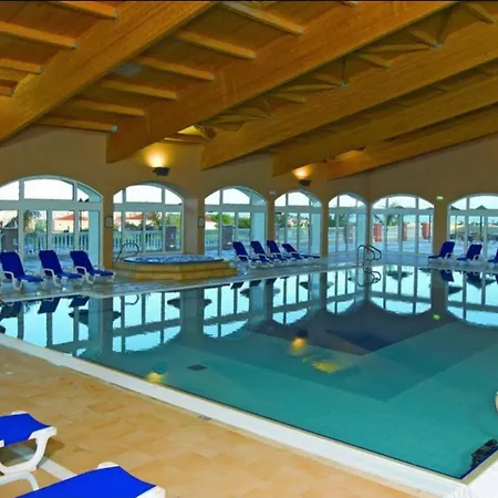 Beautiful 2 Bed Townhouse On Boavista Golf Course Lagos